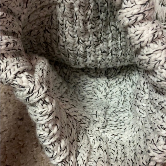 Roots Pom Pom Winter Hat - Picture 3 of 3